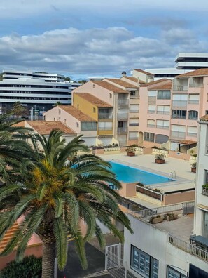 Luokittelematon kuva, 2 kautta 12, painike