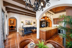 Smart TV - Welcome to Casa Verde, a brand-new, beautifully remodeled one-bedroom home. (Loreto)