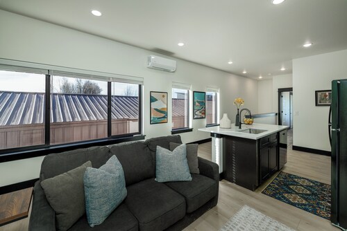 New! Modern 2BR/2BA at Summit Flats | Easy Access to Town & Outdoors!