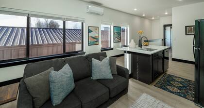 New! Modern 2BR/2BA at Summit Flats | Easy Access to Town & Outdoors!