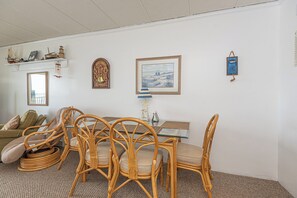 Dining - Bayside 1BR w/ Sunset Views, Pool & Parking (Ocean City)