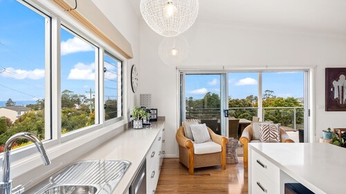 Mollymook Beach House w/ Ocean Views, Ping Pong Table & Fireplace