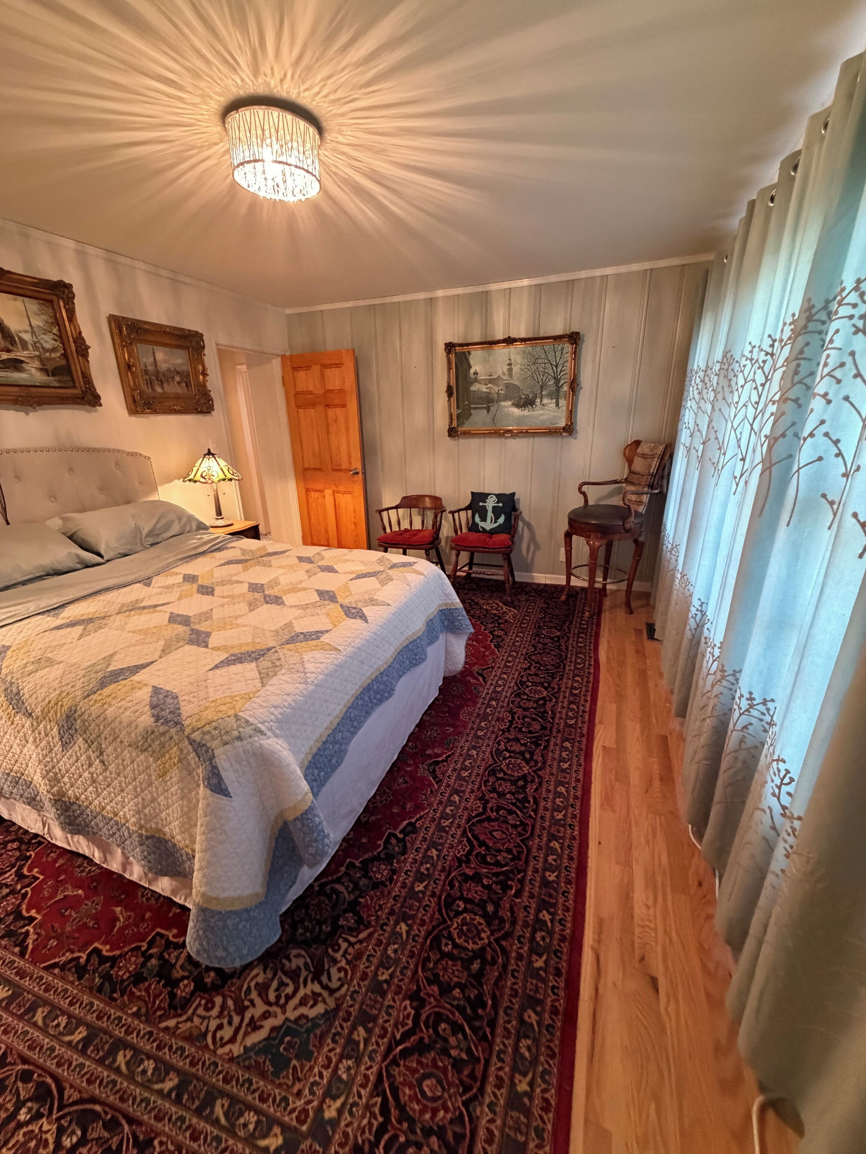 3 多间卧室、办公桌、免费 WiFi、床单