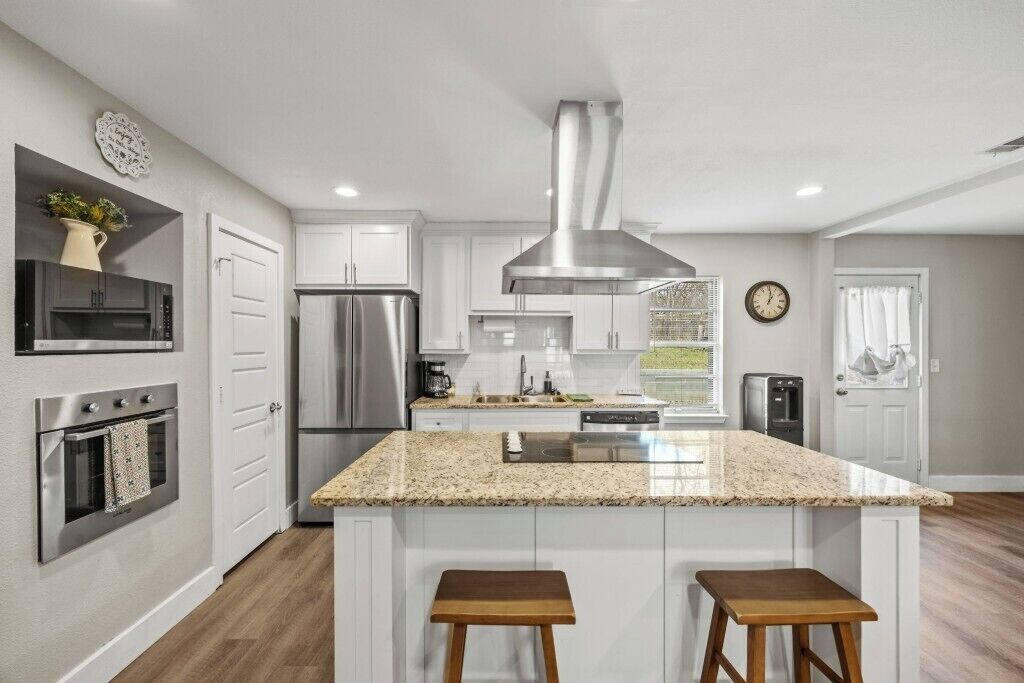 ثلاجة، ميكروويف، فرن، موقد طهي مسطح