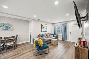 Smart TV - Private DFW Retreat Near Airport, Games & Dining (Euless)