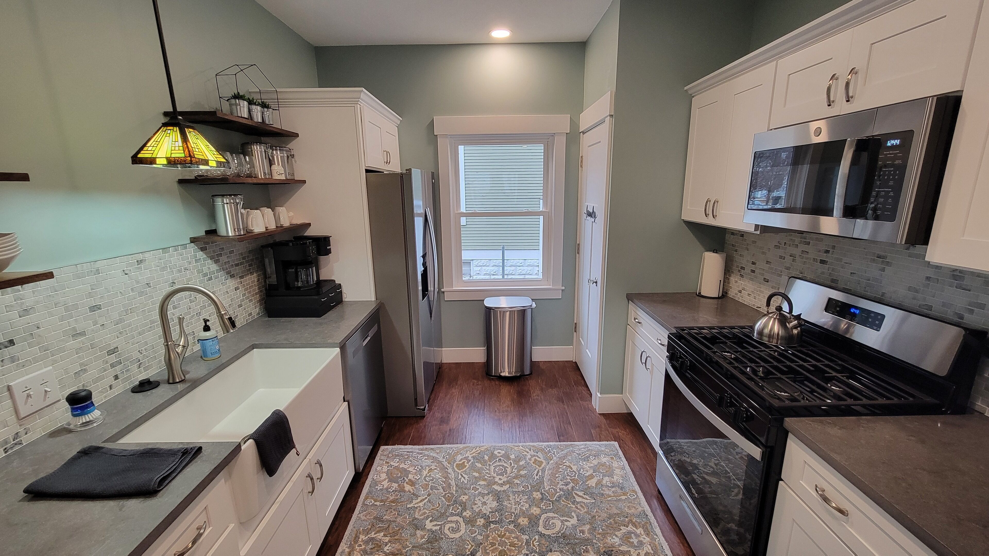 Micro-ondes, four, plaque de cuisson, lave-vaisselle