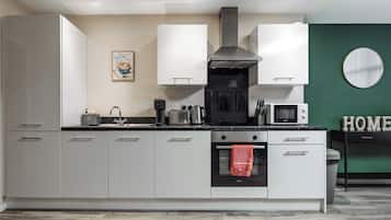 Microondas, horno, parrilla de estufa y lavavajillas