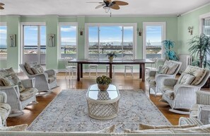 Interior - Luxury Cozy 1-bedroom studio in Brilliant Long Beach Downtown (Long Beach)