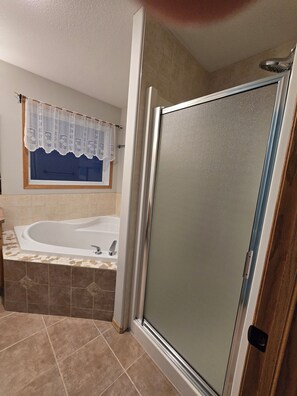 Towels, soap, toilet paper - Pet friendly 2 bedroom and full bathroom with soaker tub close to Westerner. (Red Deer)