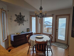 Dining - Pet friendly 2 bedroom and full bathroom with soaker tub close to Westerner. (Red Deer)