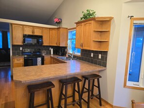 Private kitchen - Pet friendly 2 bedroom and full bathroom with soaker tub close to Westerner. (Red Deer)