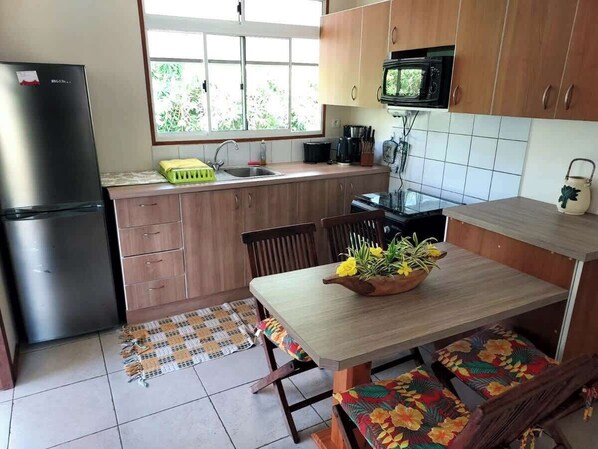 Private kitchen - Charming 1BR Guesthouse in Beautiful Moorea (Haapiti Tiahura)