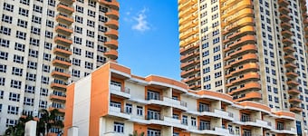 Graceful One-bedroom Condo • One Woodbrook Place •Wifi • Cozy • Secure •
