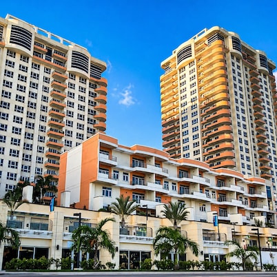 Graceful One-bedroom Condo • One Woodbrook Place •Wifi • Cozy • Secure •