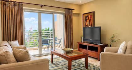 Graceful One-bedroom Condo • One Woodbrook Place •Wifi • Cozy • Secure •