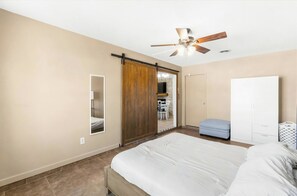 Iron/ironing board, free WiFi, bed sheets