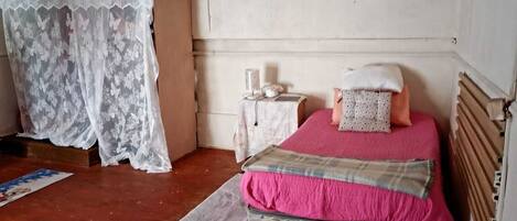 Iron/ironing board, Internet, bed sheets