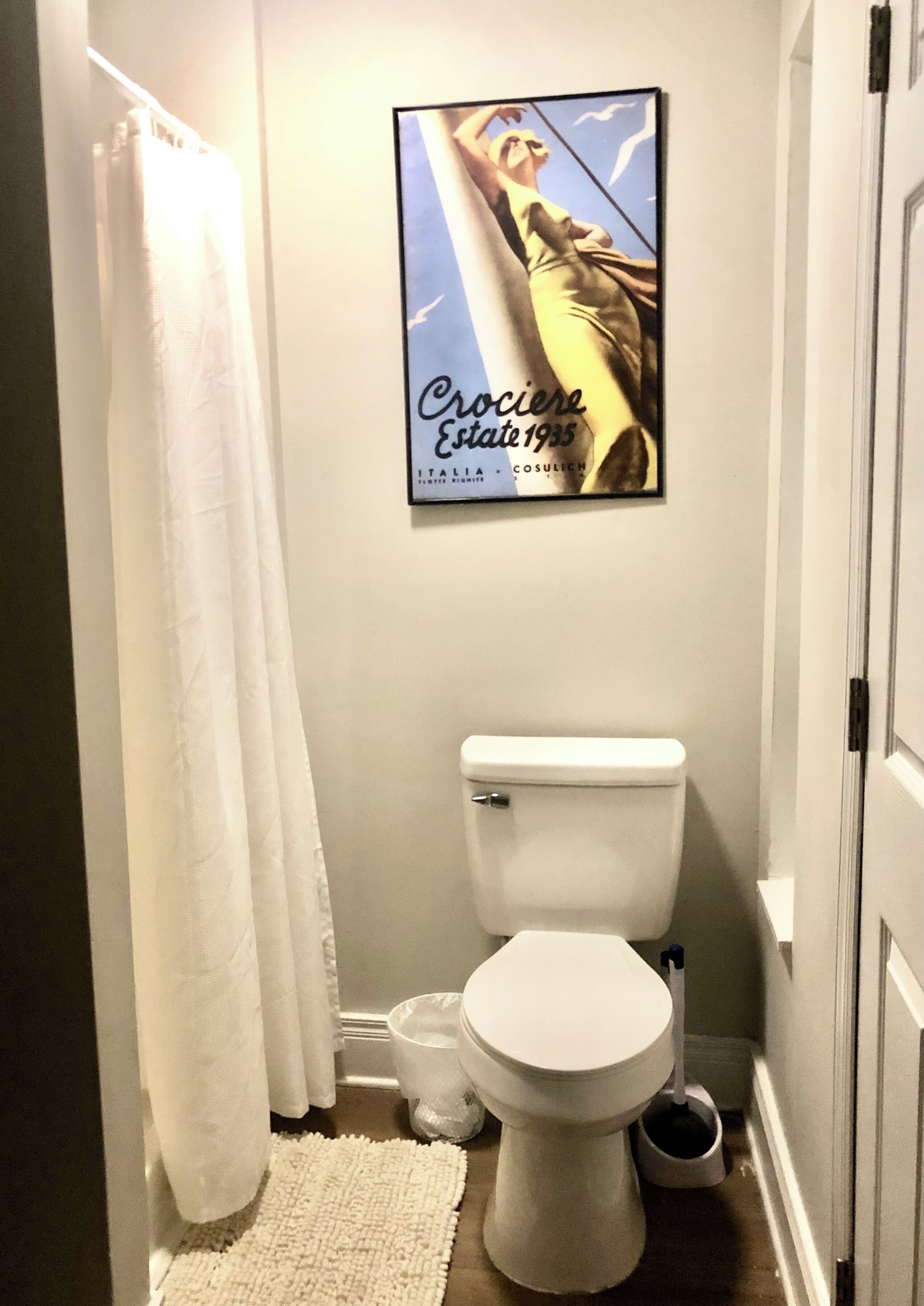 Serviettes fournies, papier toilette