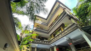 A multi-story building with a central courtyard, a swimming pool, and surrounding greenery. - The Nest in Ubud (Ubud)