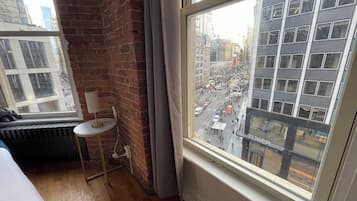 Classic Apartment, City View | Interior