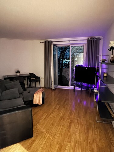 Canary Wharf Riverside Retreat with Balcony”