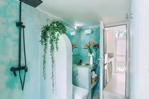Shower, hair dryer, towels, soap - Hayam Villas Private Pool Beach Breakfast (Jambiani)