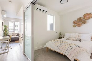 Fer et planche à repasser, Wi-Fi, literie fournie