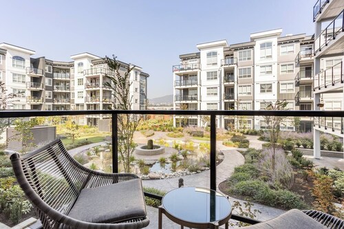 Condo with AC/Parking and elevator in Port Coquitlam