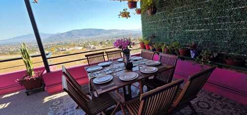 Oaxacan house with beautiful view of the city. Quiet and private.