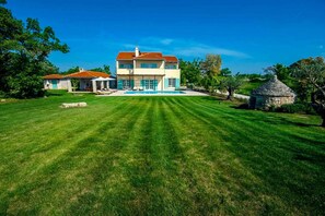 Exterior - Villa with pool and air conditioning (Orbanići)