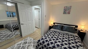 2 bedrooms, iron/ironing board, WiFi, bed sheets - Cozy 2BR Garden Suite w/ Private Yard & EV Charger near Grouse Mountain & Trails (North Vancouver)