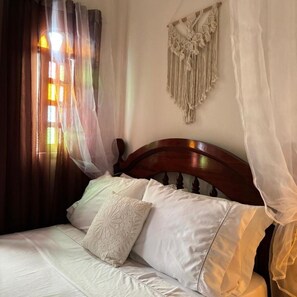 Iron/ironing board, Internet, bed sheets - Lagoon & Sea Retreat (Monte Alto)