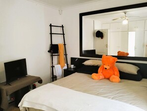 5 habitaciones, tabla de planchar con plancha, internet y ropa de cama 