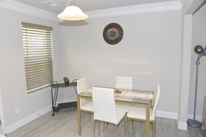 Dining - Atlanta Charming 3-bedroom Haven near Atlanta Airport and Downtown (Atlanta)