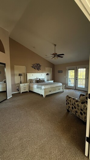 3 bedrooms, iron/ironing board, Internet, bed sheets