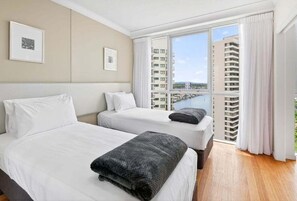 2 bedrooms, iron/ironing board, WiFi, bed sheets - 2BRM Panoramic Views - Chevron Renaissance (Gold Coast)