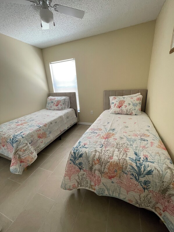 Iron/ironing board, Internet, bed sheets