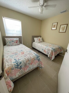 Iron/ironing board, Internet, bed sheets