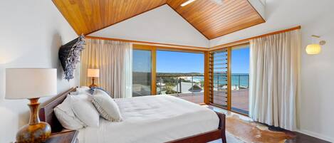 5 bedrooms, desk, iron/ironing board, travel cot