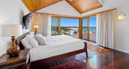 Sundecks Beachside Escape - Luxury at Emerald