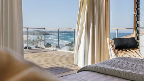 Sundecks Beachside Escape - Luxury at Emerald