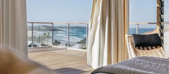 Sundecks Beachside Escape - Luxury at Emerald
