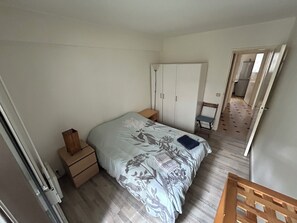 2 makuuhuonetta, silitysrauta/-lauta, Wi-Fi, vuodevaatteet