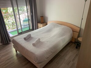 Bügeleisen/Bügelbrett, WLAN, Bettwäsche