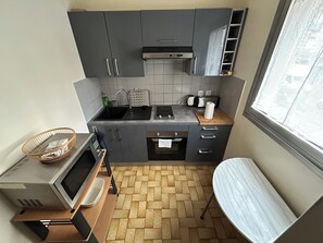 Mikroaaltouuni, uuni, liesi