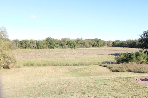 Tranquil 2-bedroom cabin with AC near charming Oxford