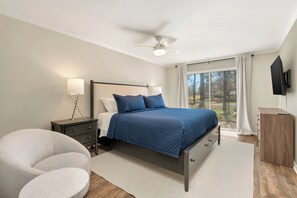3 bedrooms, desk, iron/ironing board, free WiFi