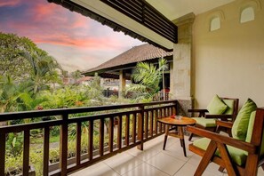 Deluxe Double or Twin Room, Garden View | Property grounds - The Gaya Ubud by Green Field (Ubud)
