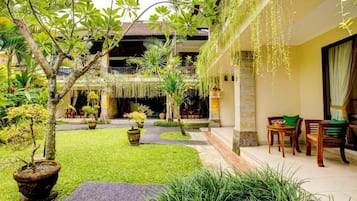 Deluxe Double or Twin Room, Garden View | Teres/patio