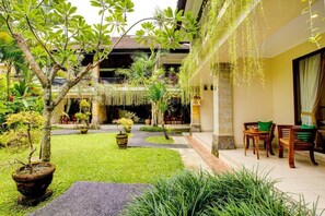 Deluxe Δίκλινο Δωμάτιο (Double ή Twin), Θέα στον Κήπο | Βεράντα/αίθριο